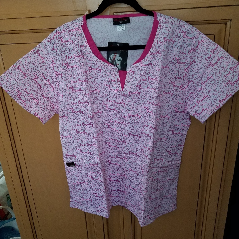 Marilyn Monroe "Love Bravely" Scrub Top, Size 2XL